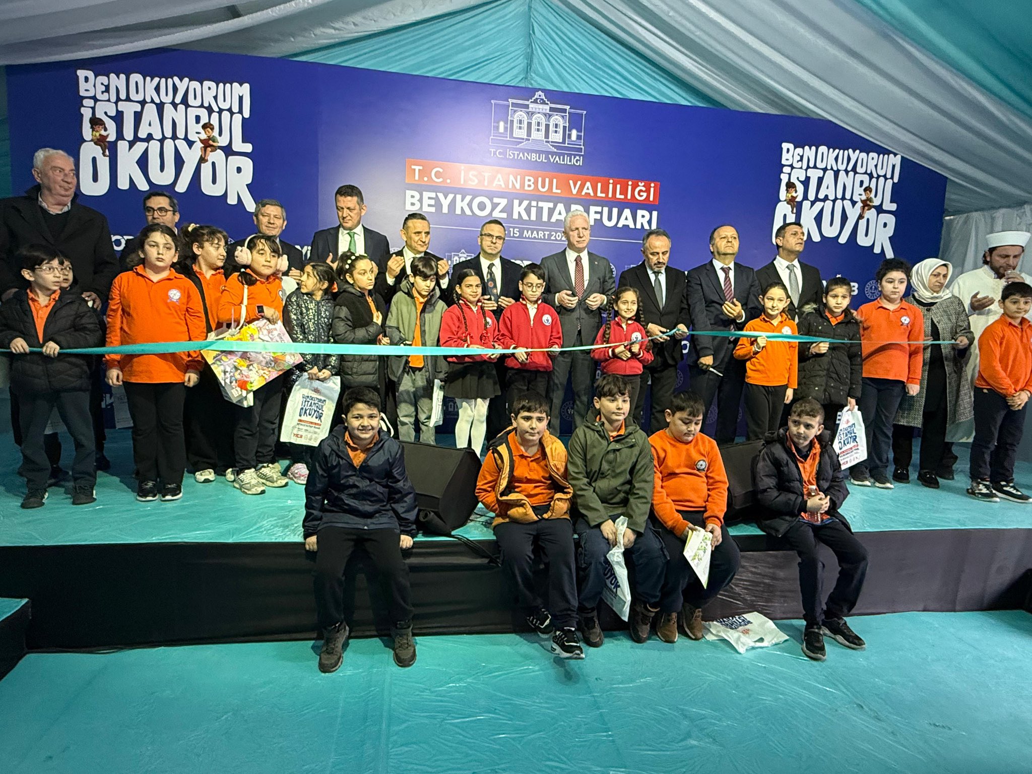 İstanbul Valiliği Beykoz Kitap Fuarı’nın açılış programına, İstanbul Valimiz Davut Gül’ün katılımlarıyla İştirak Ettik.